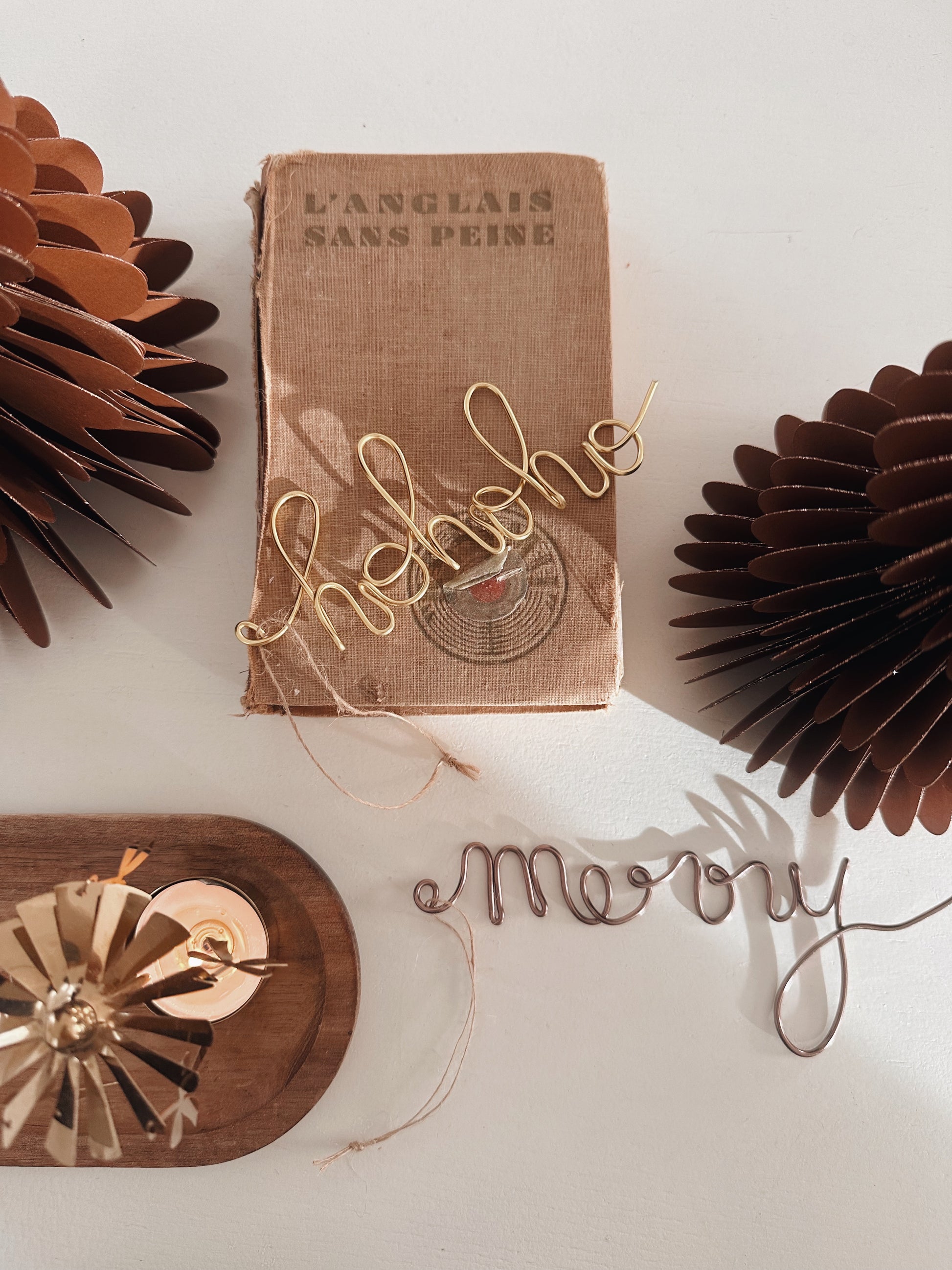 Mot filaire à suspendre